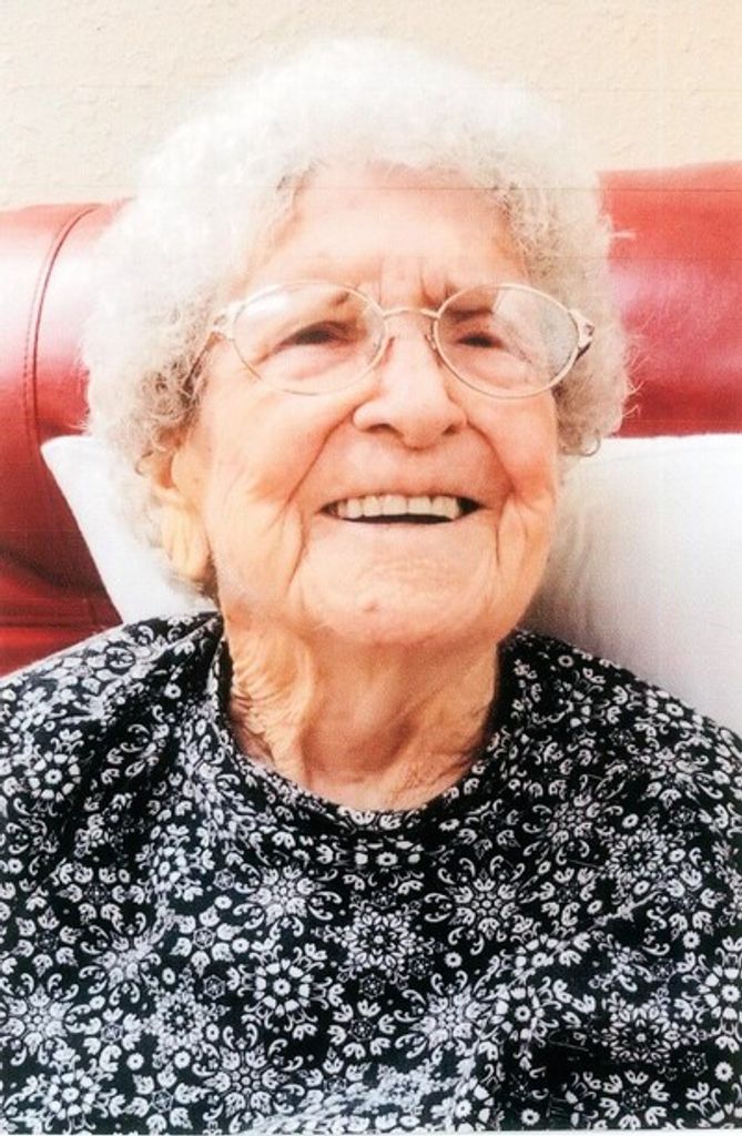 Georgie Bell Hamilton Profile Photo
