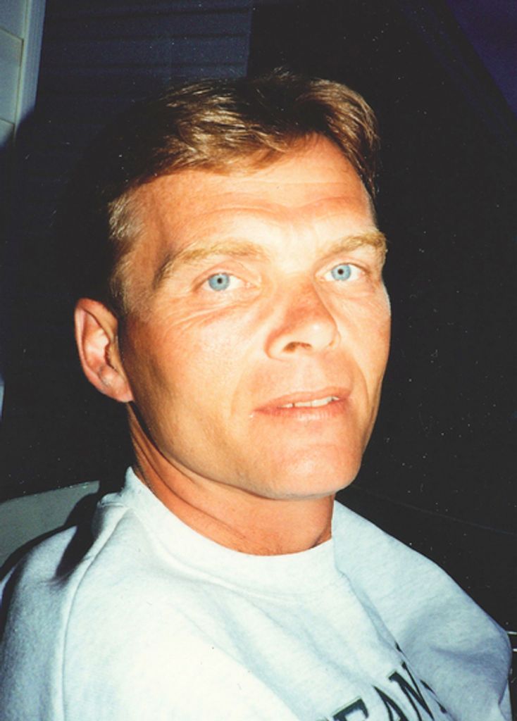 Dustin Robert Larsen Profile Photo