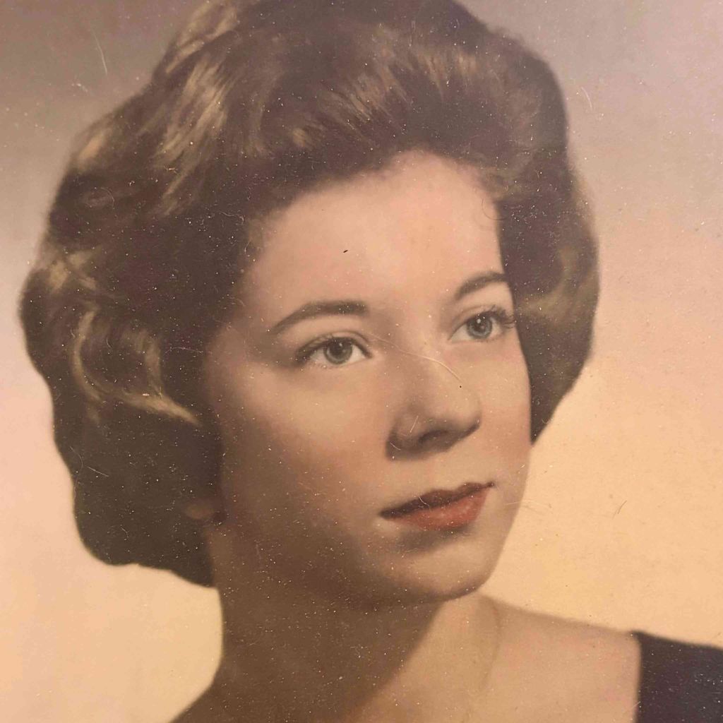 Elizabeth Julia Balla Profile Photo