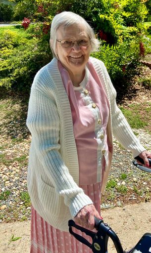 Laura Setliff photo gallery thumbnail 2 of 25