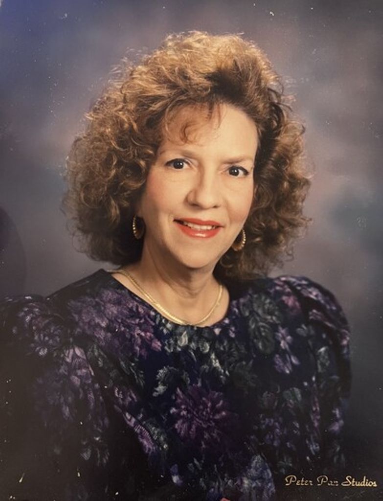 Gloria P. Flores Profile Photo