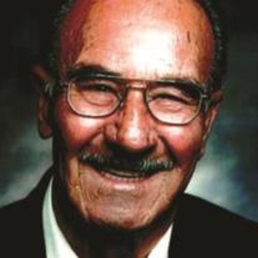 Lee E Chavez