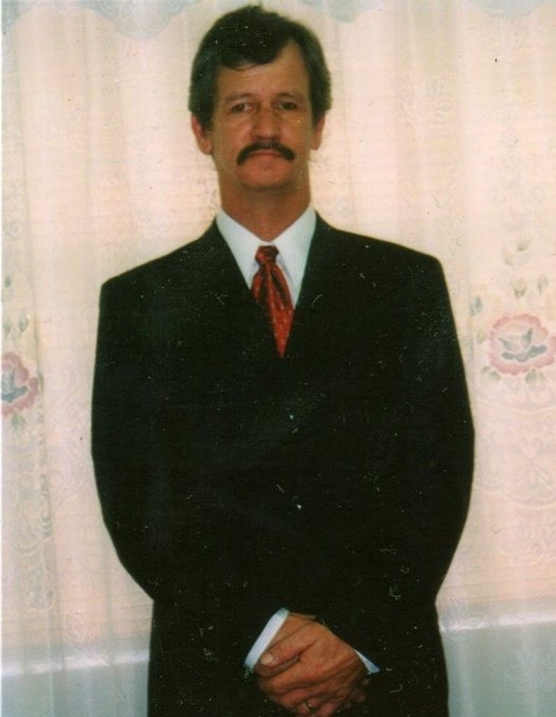 Kenneth Holton