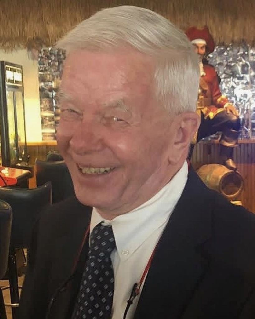 Lt. William "Bill" Manecke