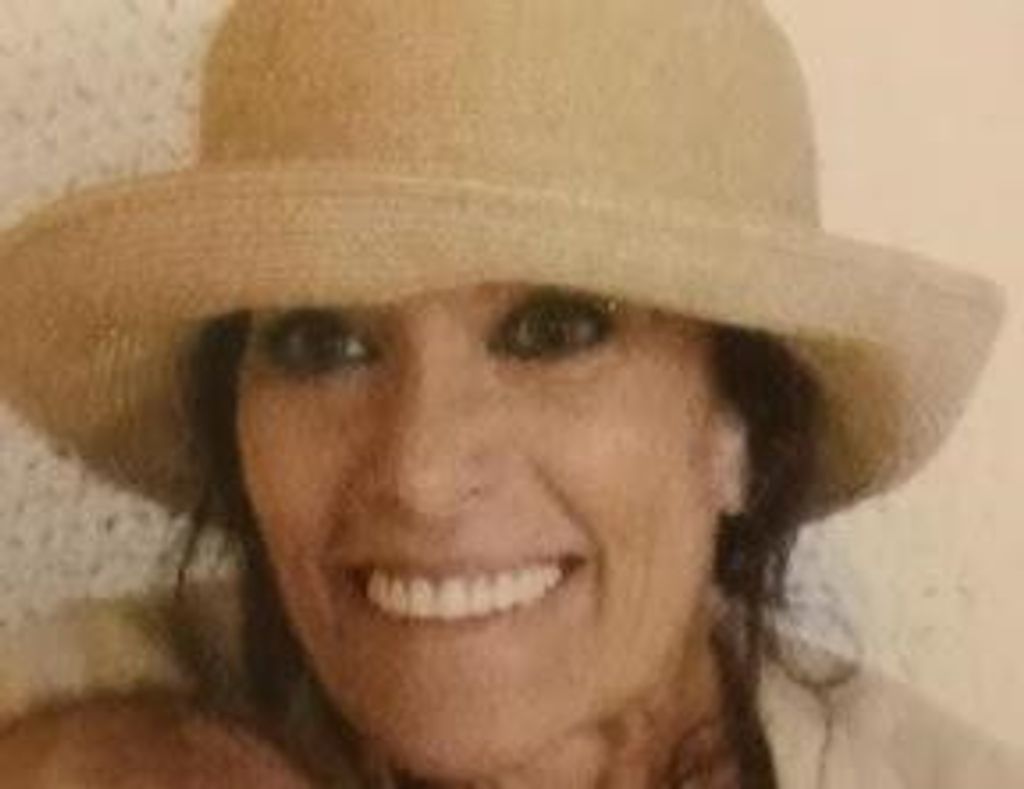 Pamela Lewis Profile Photo