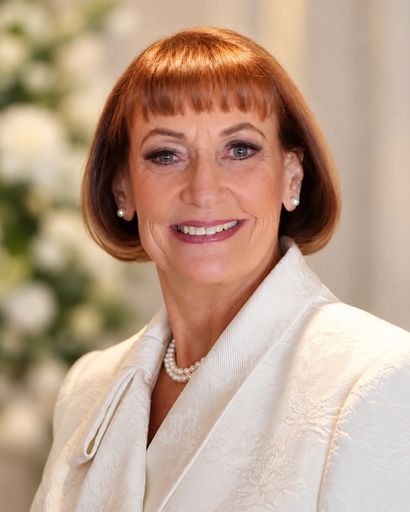 Penny Lona Grosz Profile Photo