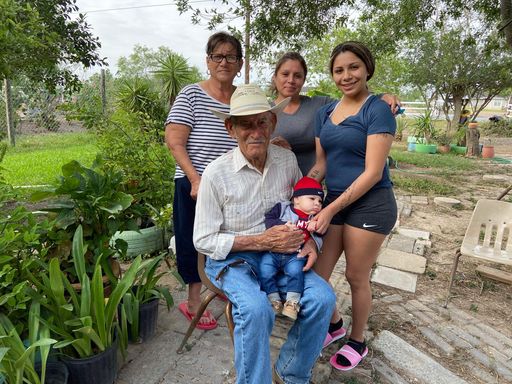 Santos Valdez Sr. photo gallery thumbnail 9 of 151