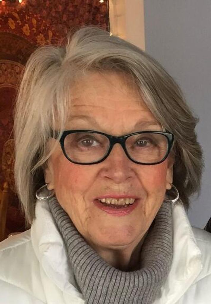 Louise Elna Harlow Profile Photo