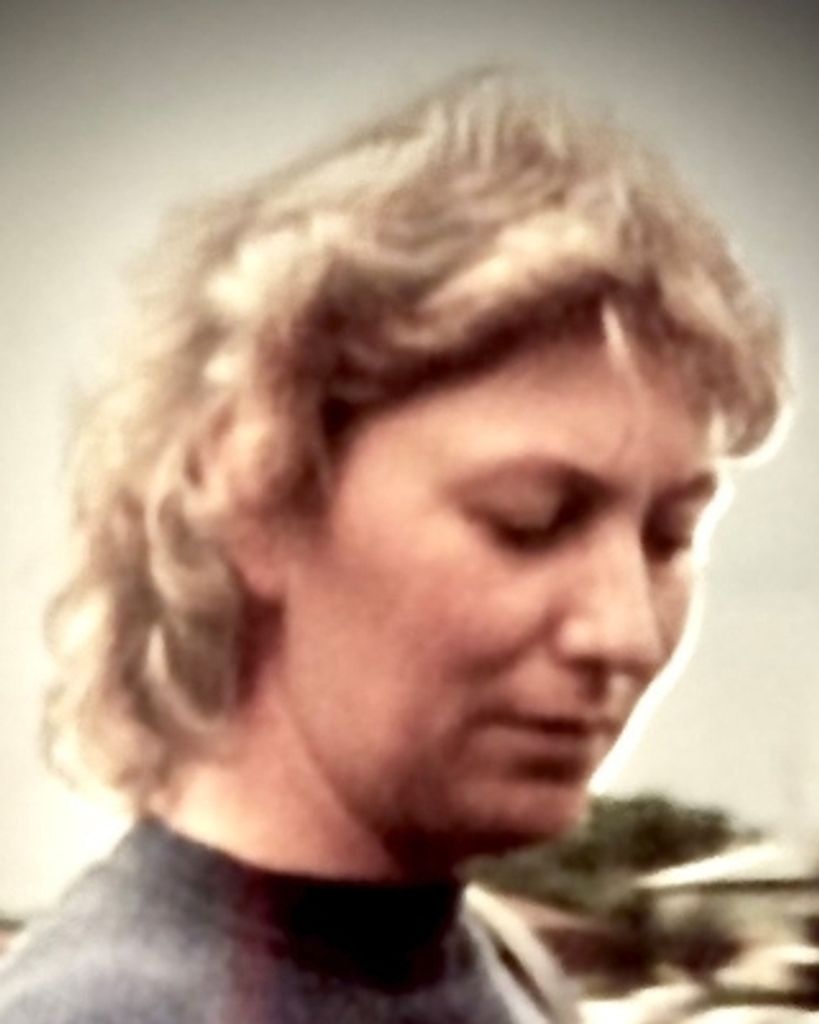 Lynette B Kois