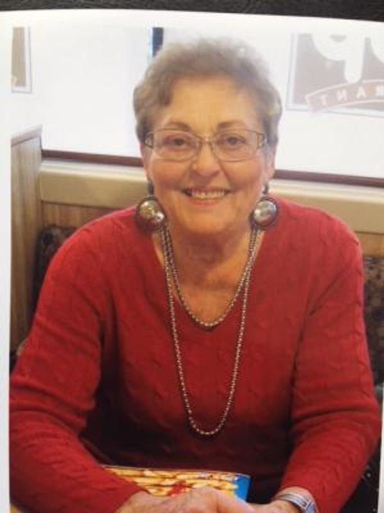 Lucchesi, Shirley