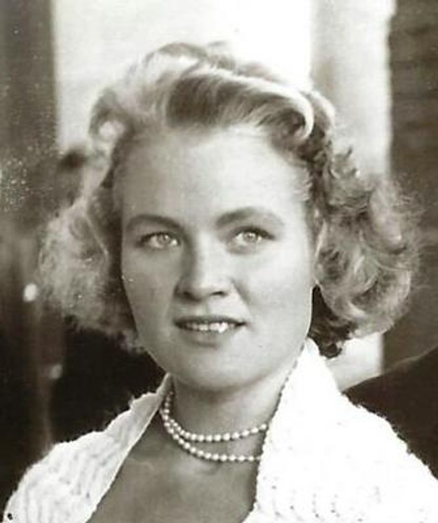 Eleonore Michaela Harle Profile Photo