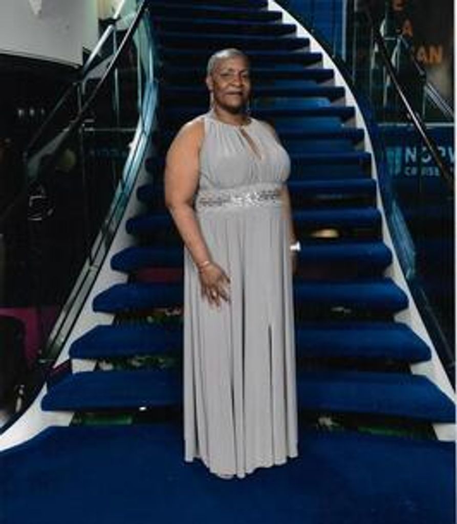 Yvonne Meredith Profile Photo