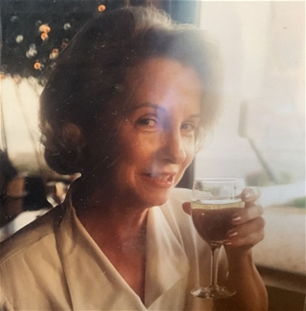 Linda "Linn" Mullins