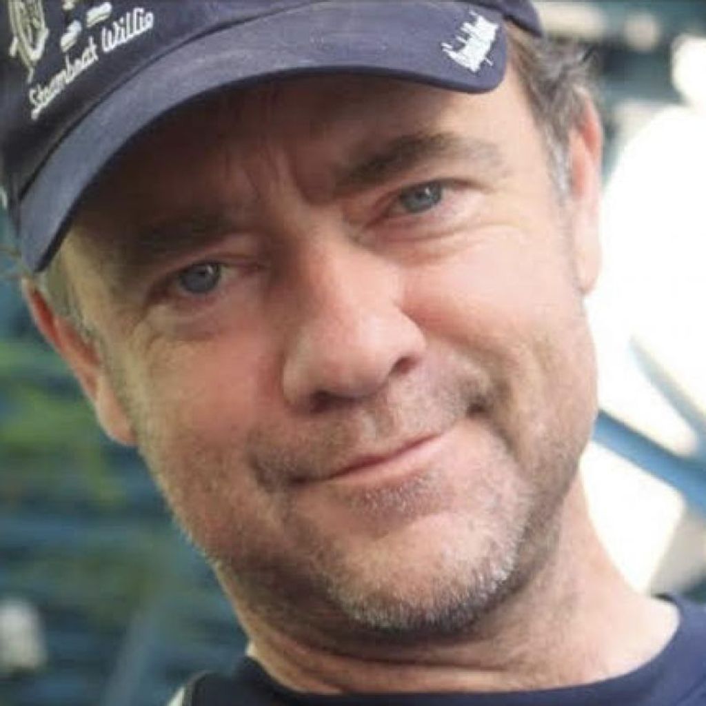 Daniel Glenwood  Larrabee