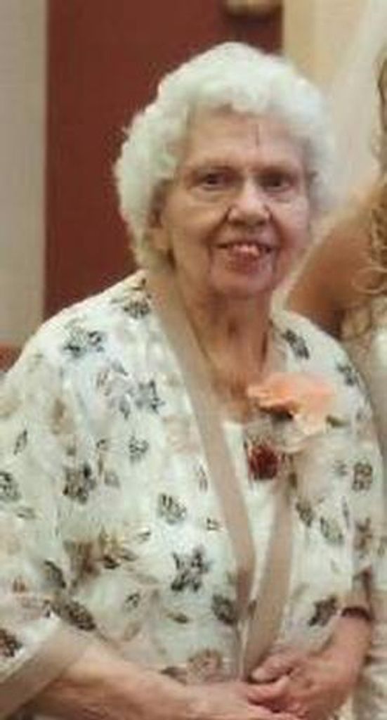 Lottie Leschinsky Profile Photo