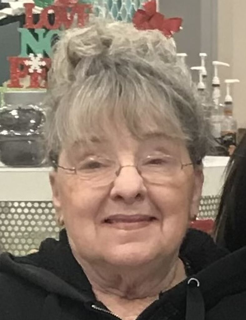 Che Che Madeline Moore Profile Photo