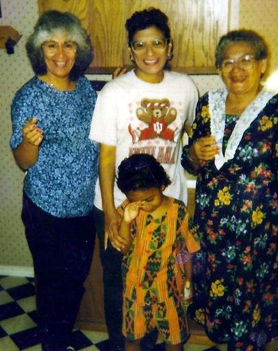 Yolanda C. Gonzalez photo gallery thumbnail 197 of 357