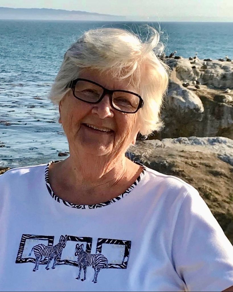 Darlene "Dar" Thompson-Lavagnino