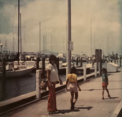 Yolanda C. Gonzalez photo gallery thumbnail 31 of 357