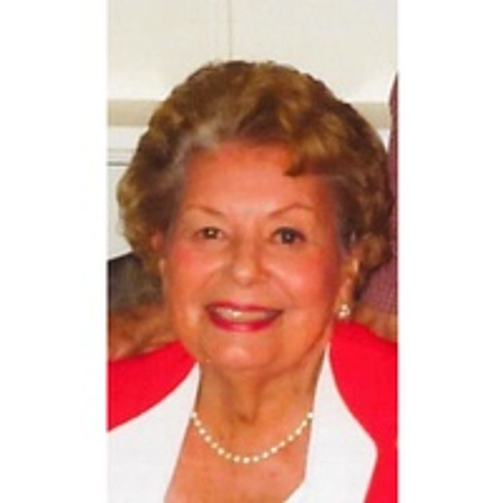 Evelyn  "Lynn" Hall