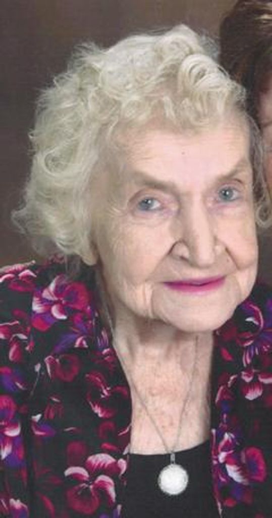 Catherine E. (Daszkiewicz)  Petrellis