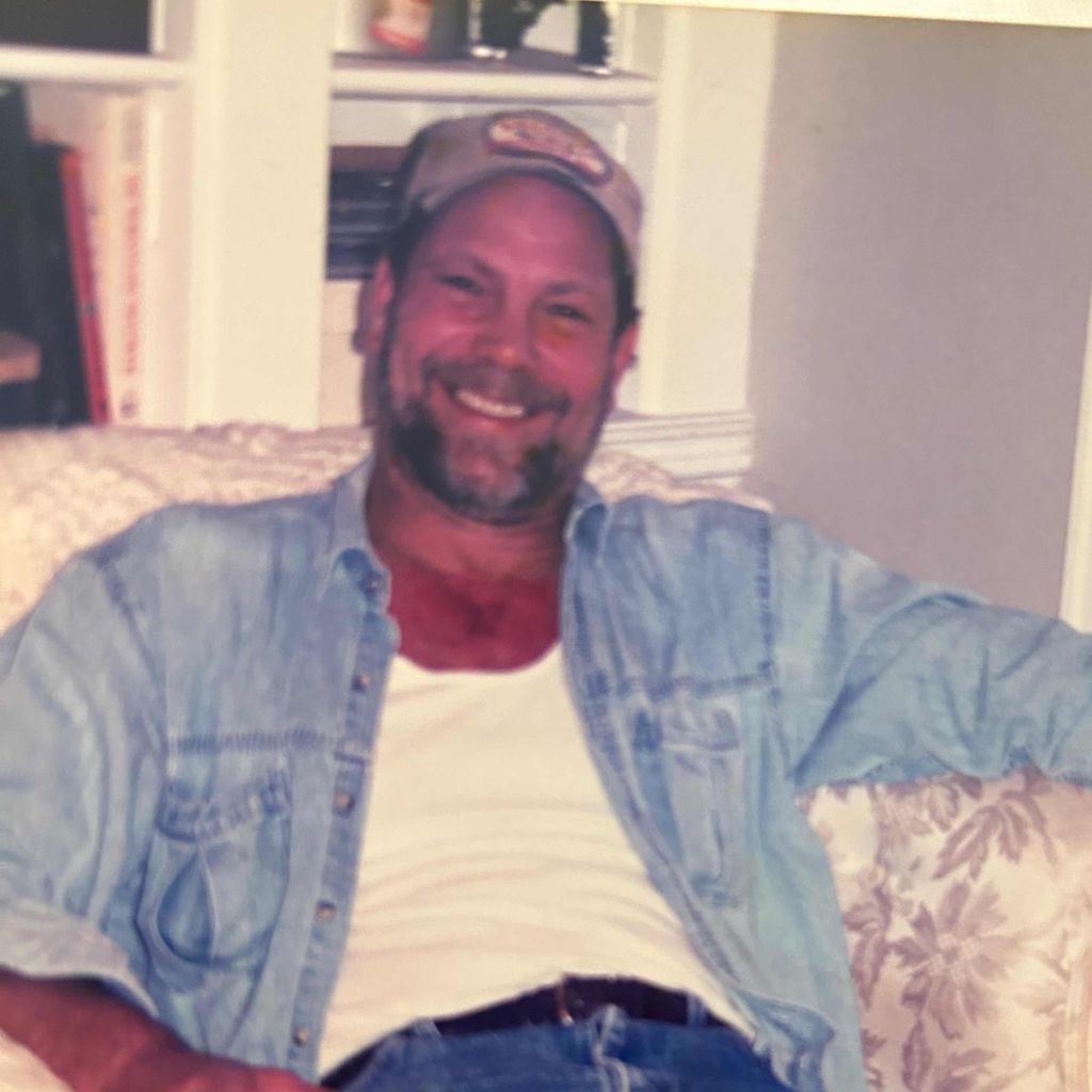 Robert Wiggett Profile Photo