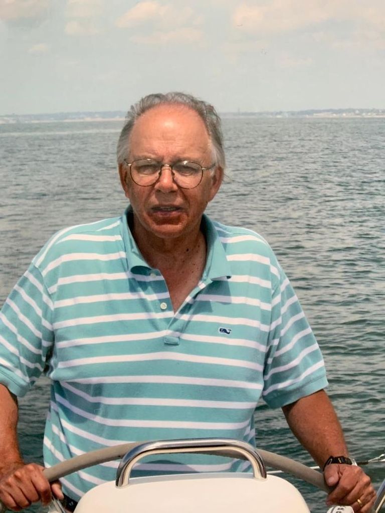 Russell Holmes Profile Photo