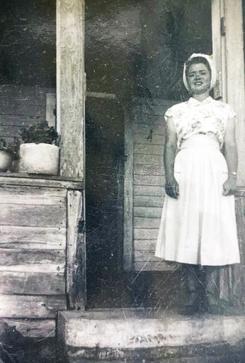 Mary Mills photo gallery thumbnail 21 of 103