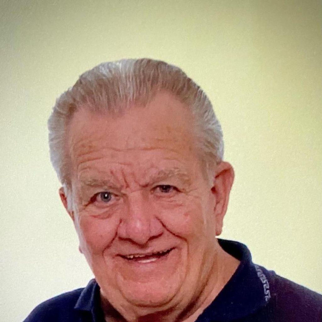 Robert E Benoit