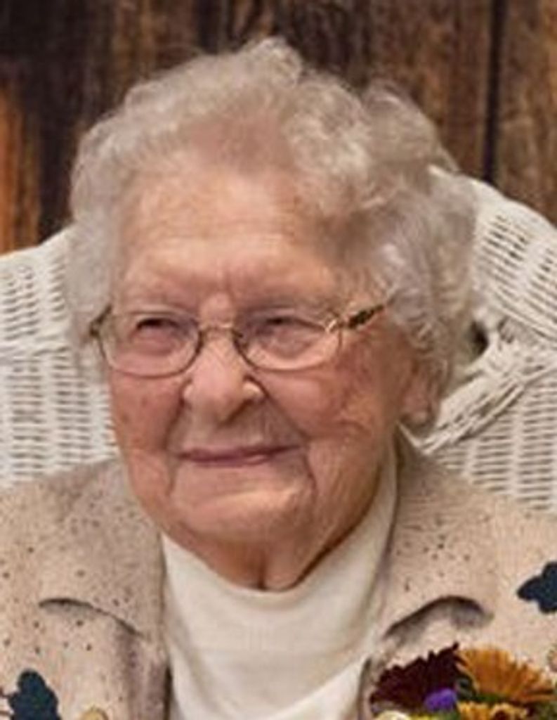 Maxine (Weech - Beach) Evans Profile Photo