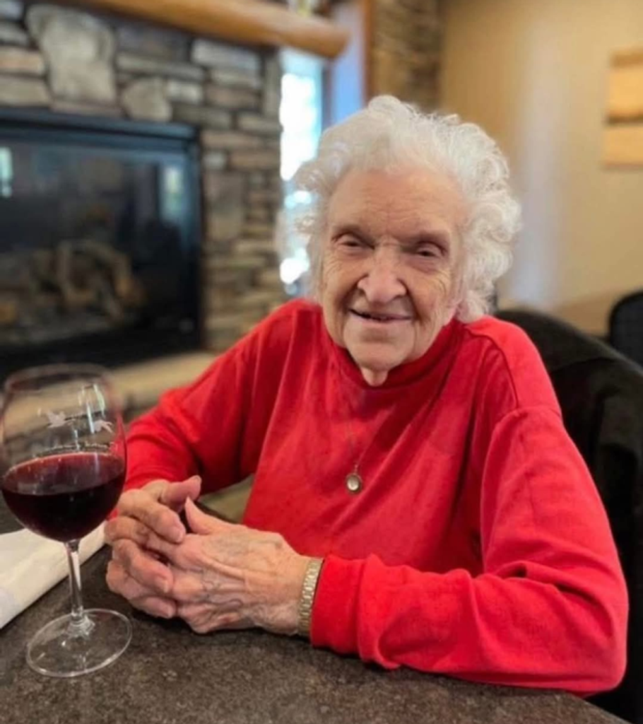 Delores "Dee" (Strege)  Weiland