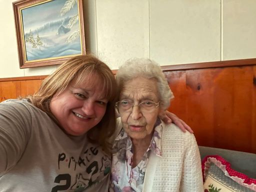 Evelyn "Miss Heide" Mae Heidebrecht photo gallery thumbnail 12 of 78