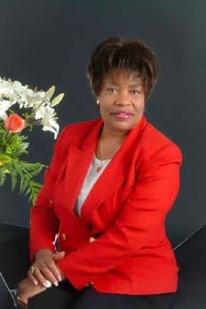 Ms Carol Hope