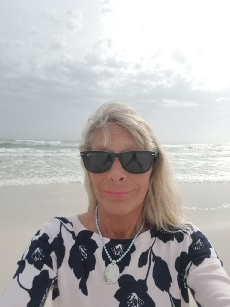 Pamela Rhea Jakab Profile Photo