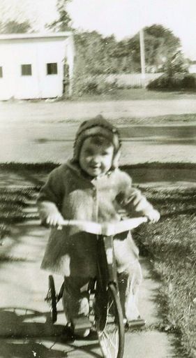 Roberta Seavey photo gallery thumbnail 14 of 61