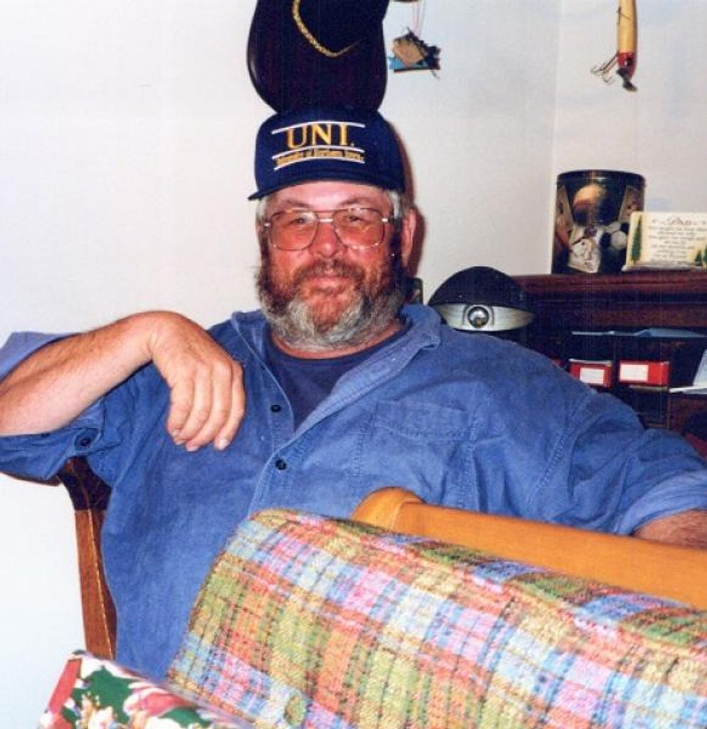 Charles 'Chuck'  Leinen