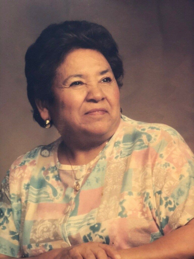 Betsy R Quinones
