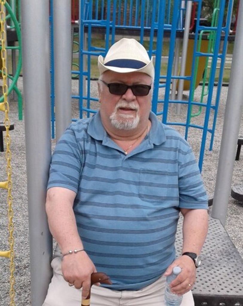 Andrew Knee Profile Photo