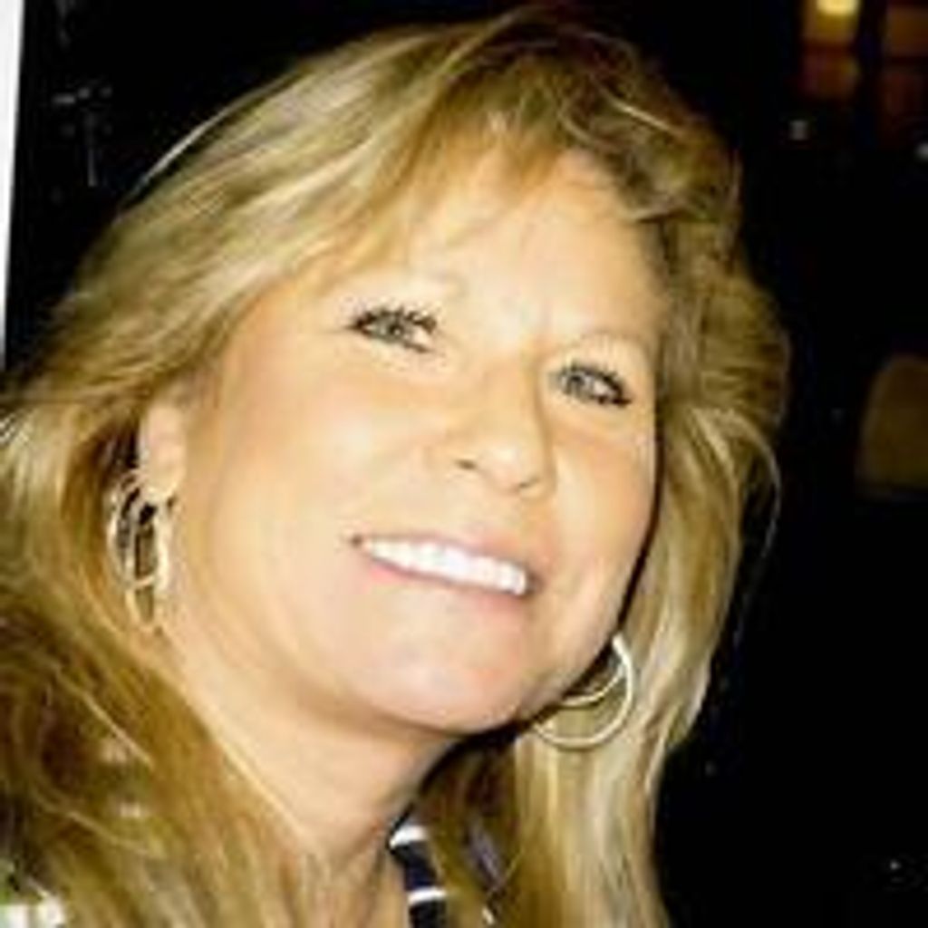Tracey Leah Connelly Profile Photo