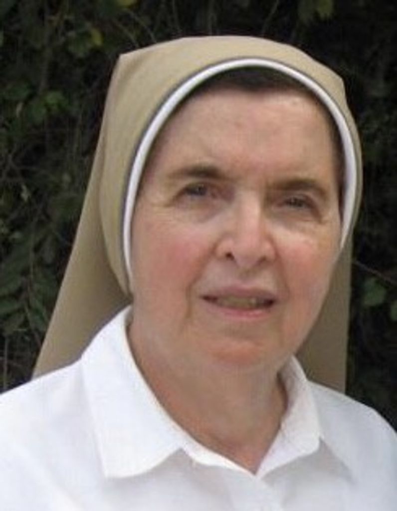 Sr. Marina Aranzabal Aguirrezabal, STJ