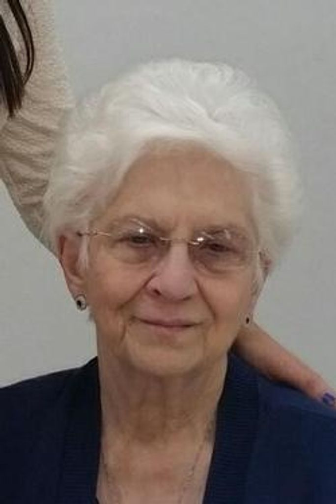 Mrs. Louis (Helen) Daigle Profile Photo