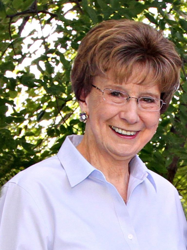 Elaine Johnston Profile Photo