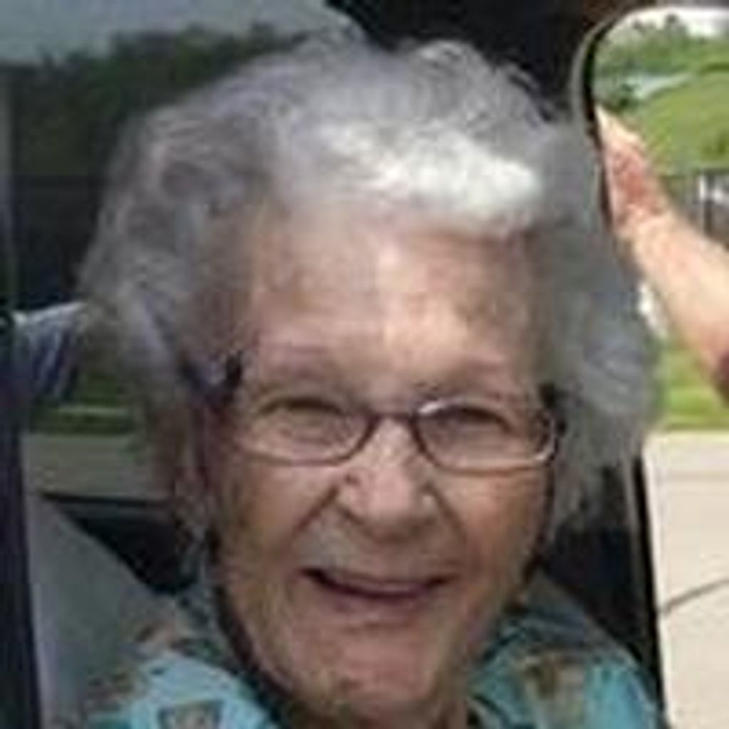 Dolores Marie Kuss