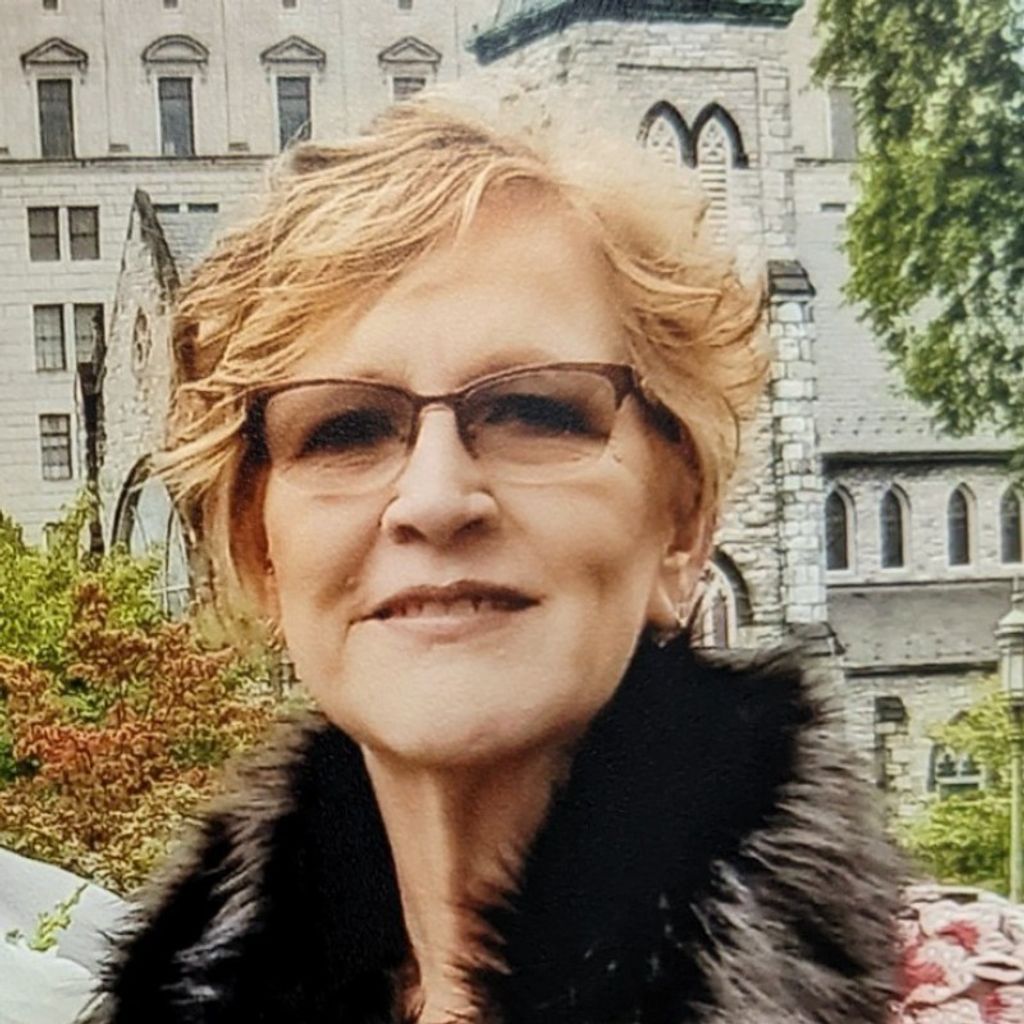 Jo Lynn Reisinger Rosado Profile Photo