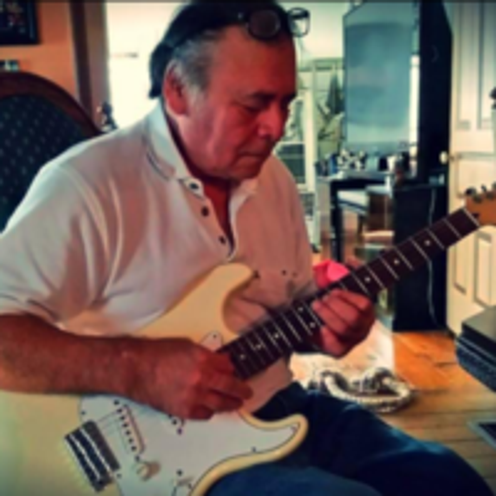 Juan Jose Flores Profile Photo