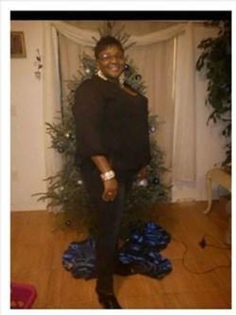 Tesia Yulinda Fenderson Reid