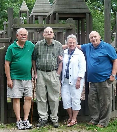 Bernard Lee Moore photo gallery thumbnail 115 of 293