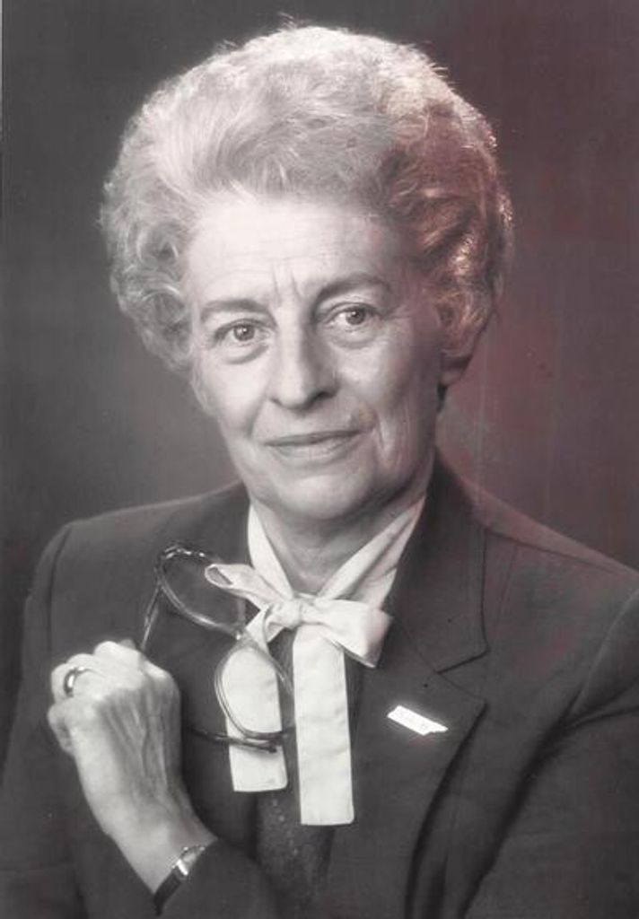 Flora Knapper Dixon Profile Photo