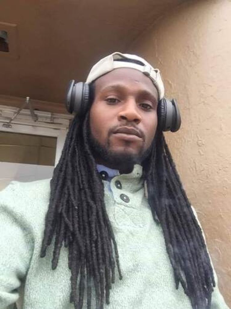 Laslow Pickett Profile Photo