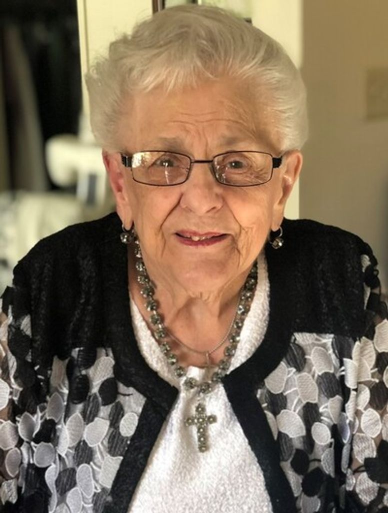 Esther Capicotta Piconi Profile Photo